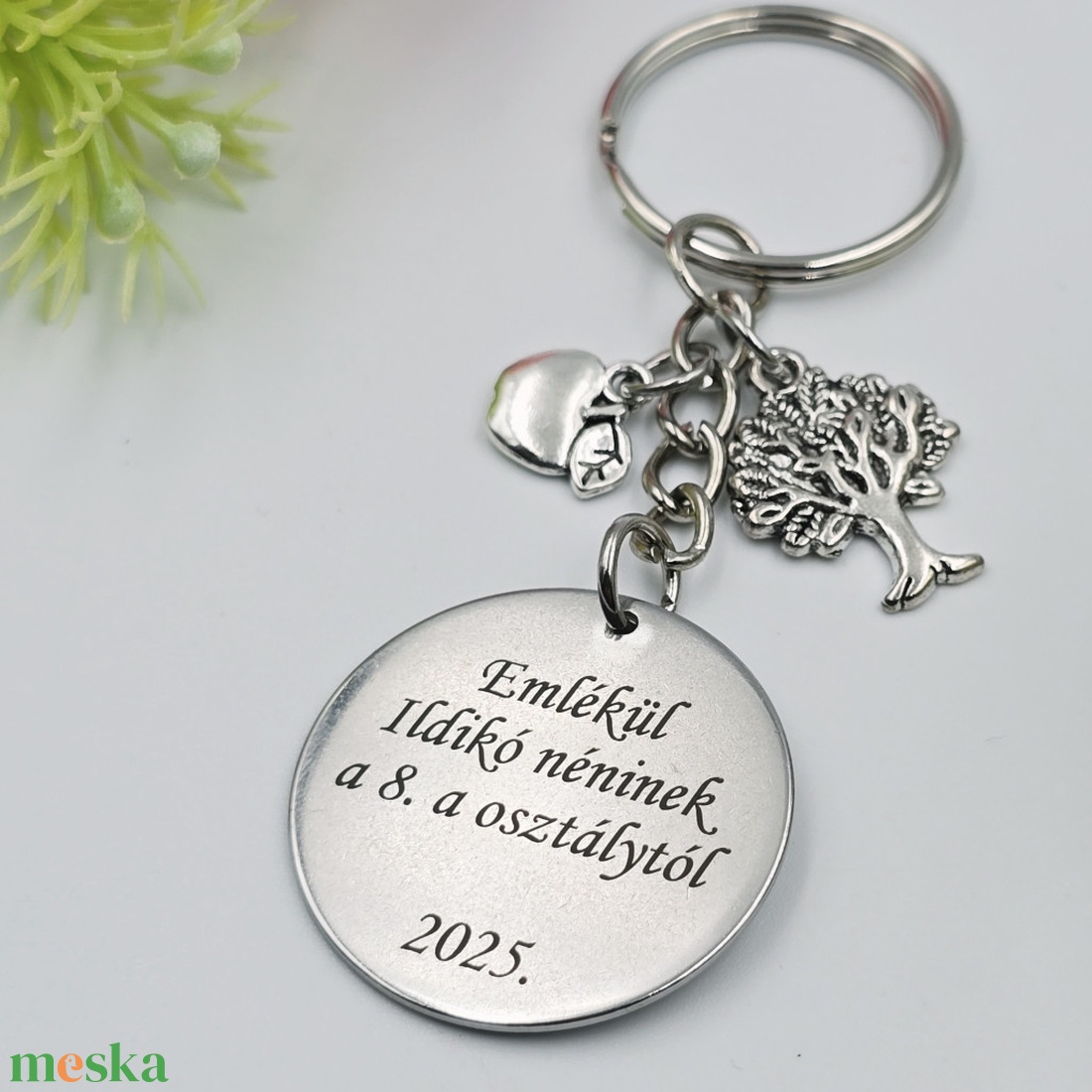 Ajándék biológiatanároknak ballagásra, pedagógusnapra, tanév végére - Gravírozott szöveges ballagási kulcstartó 1. - táska & tok - kulcstartó & táskadísz - kulcstartó - Meska.hu