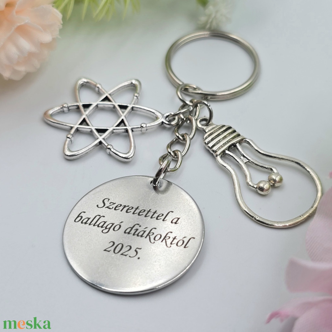 Fizika tanároknak ajándék ballagásra, pedagógusnapra, tanév végére - Gravírozott szöveges ballagási kulcstartó 1. - táska & tok - kulcstartó & táskadísz - kulcstartó - Meska.hu