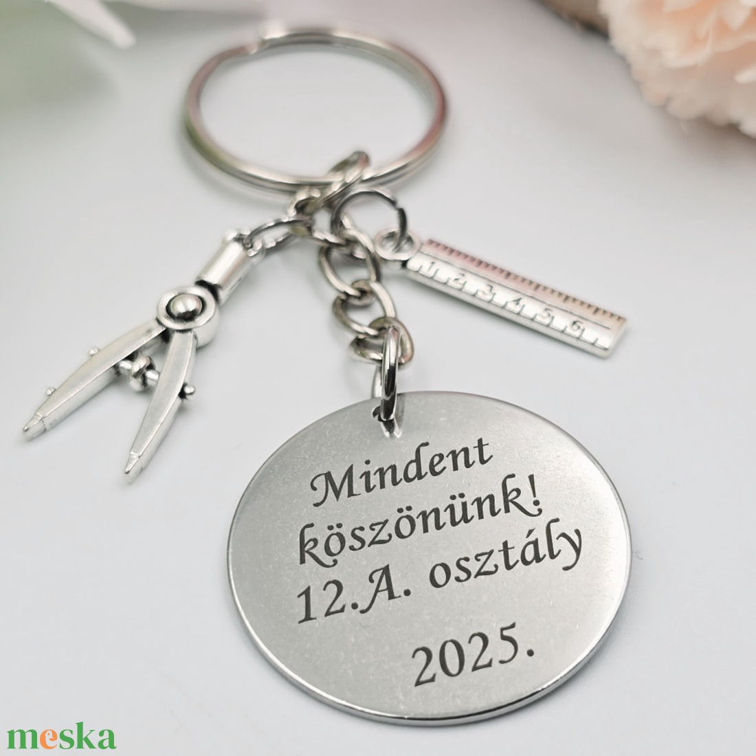 Ajándék matematikatanároknak ballagásra, pedagógusnapra, tanév végére - Gravírozott szöveges ballagási kulcstartó 1. - táska & tok - kulcstartó & táskadísz - kulcstartó - Meska.hu