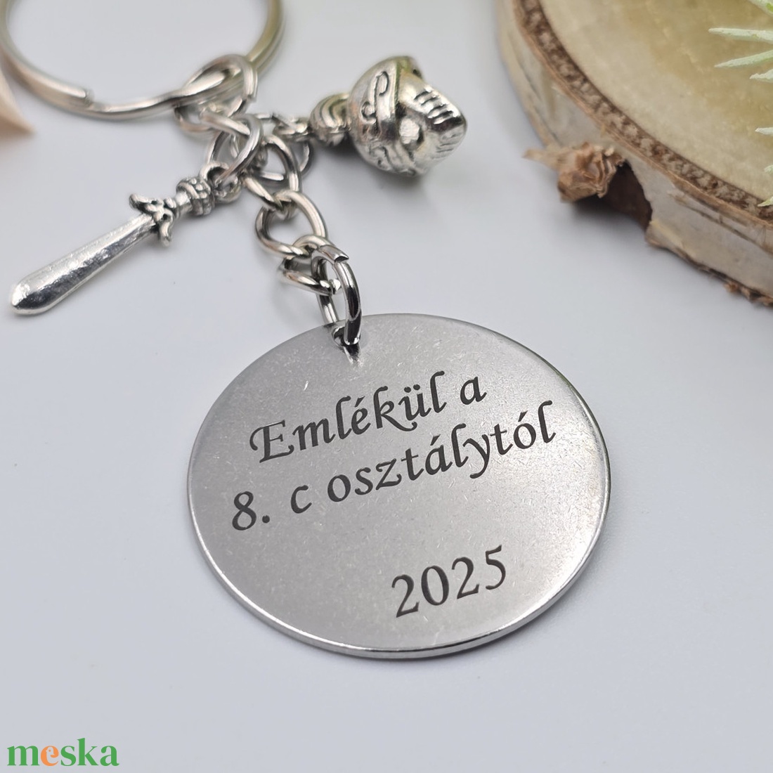 Ajándék történelemtanároknak ballagásra, pedagógusnapra, tanév végére - Gravírozott szöveges ballagási kulcstartó 5. - táska & tok - kulcstartó & táskadísz - kulcstartó - Meska.hu