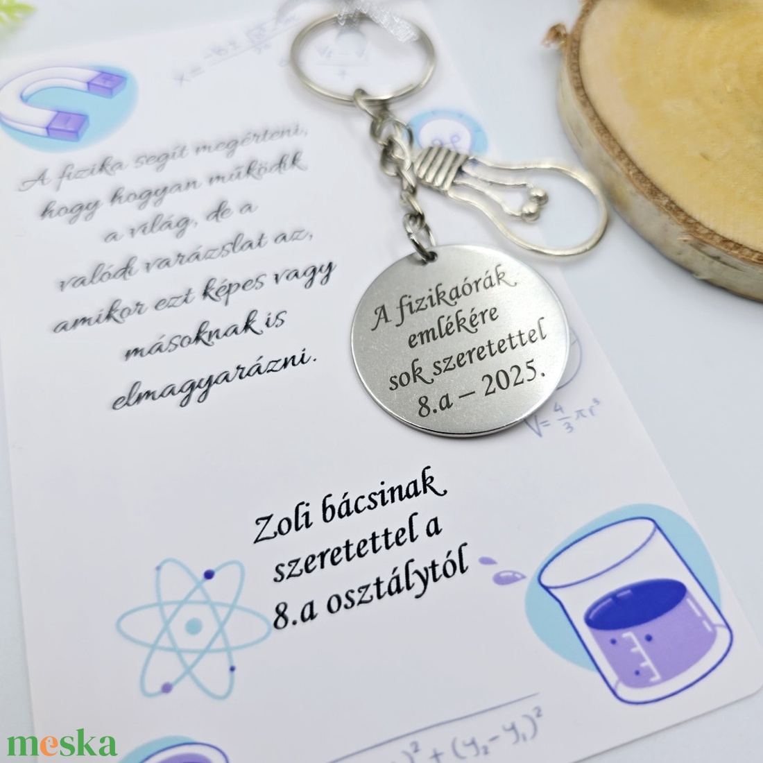Fizika tanároknak ajándék ballagásra, pedagógusnapra, tanév végére - Gravírozott ballagási kulcstartó ajándékkártyán - táska & tok - kulcstartó & táskadísz - kulcstartó - Meska.hu