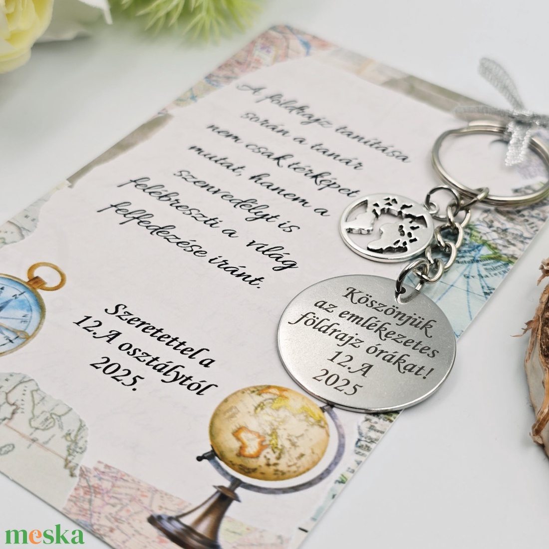 Földrajz tanároknak ajándék ballagásra, pedagógusnapra, tanév végére - Gravírozott ballagási kulcstartó ajándékkártyán - táska & tok - kulcstartó & táskadísz - kulcstartó - Meska.hu