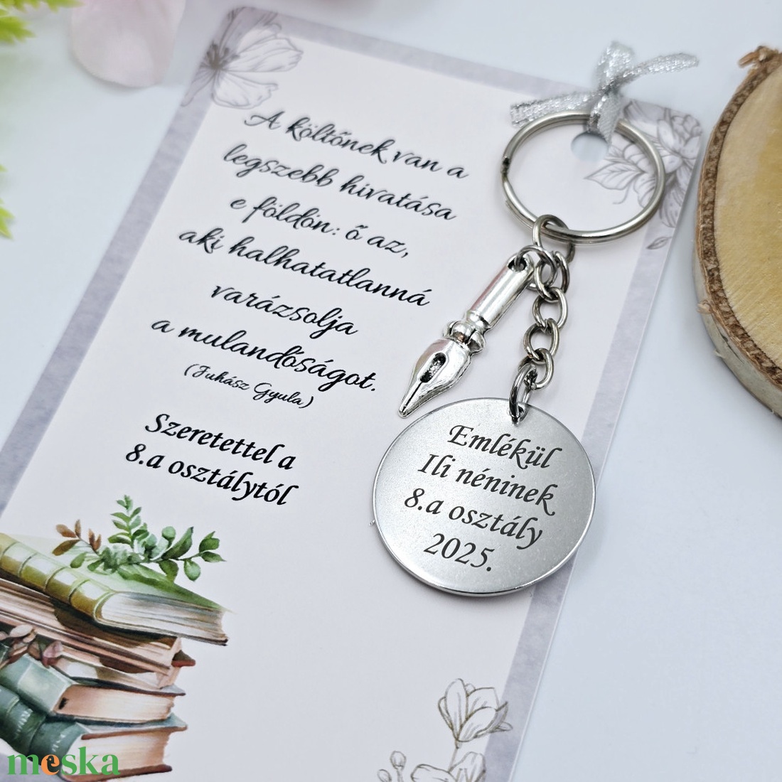 Ajándék magyartanároknak ballagásra, pedagógusnapra, tanév végére - Gravírozott ballagási kulcstartó ajándékkártyán - táska & tok - kulcstartó & táskadísz - kulcstartó - Meska.hu