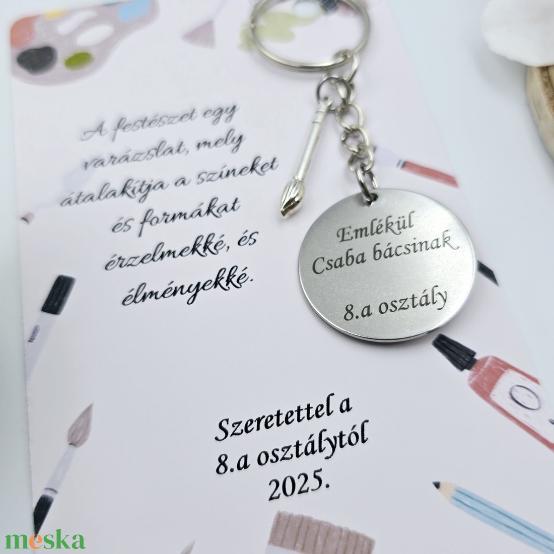 Ajándék rajztanároknak ballagásra, pedagógusnapra, tanév végére - Gravírozott ballagási kulcstartó ajándékkártyán - táska & tok - kulcstartó & táskadísz - kulcstartó - Meska.hu