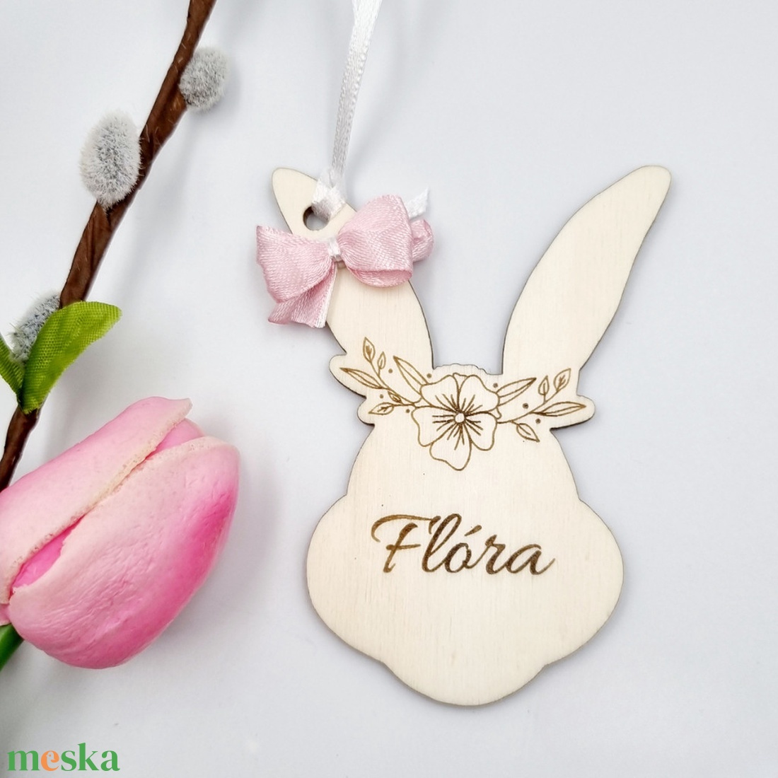 Gravírozott fa húsvéti nyuszi egyedi névvel. Húsvéti ajándék gyerekeknek. - ünnepi díszek, dekorációk - húsvéti díszek és dekorációk - húsvéti tojásfadíszek - Meska.hu