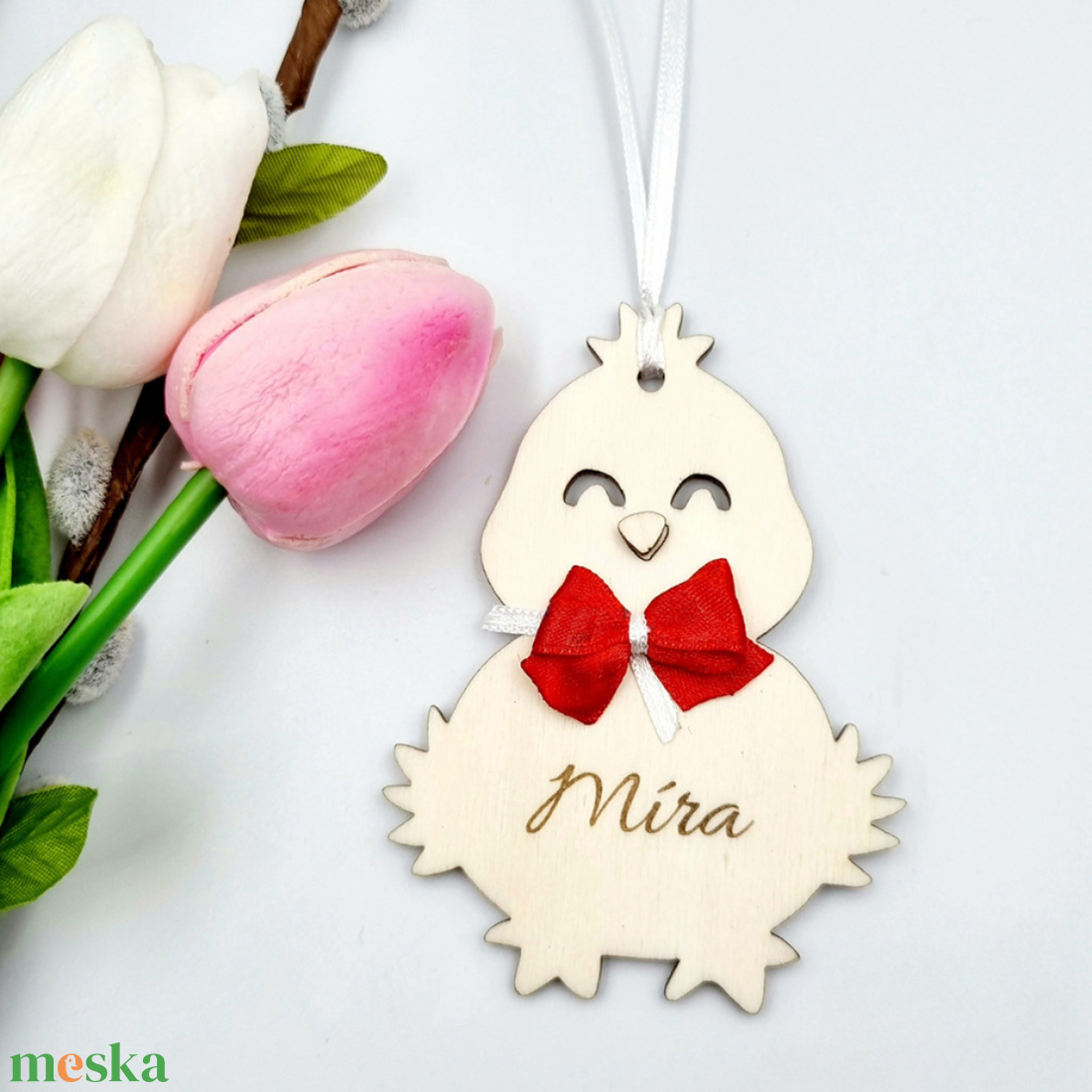 Gravírozott fa húsvéti csibe egyedi névvel. Húsvéti ajándék gyerekeknek. - ünnepi díszek, dekorációk - húsvéti díszek és dekorációk - húsvéti tojásfadíszek - Meska.hu