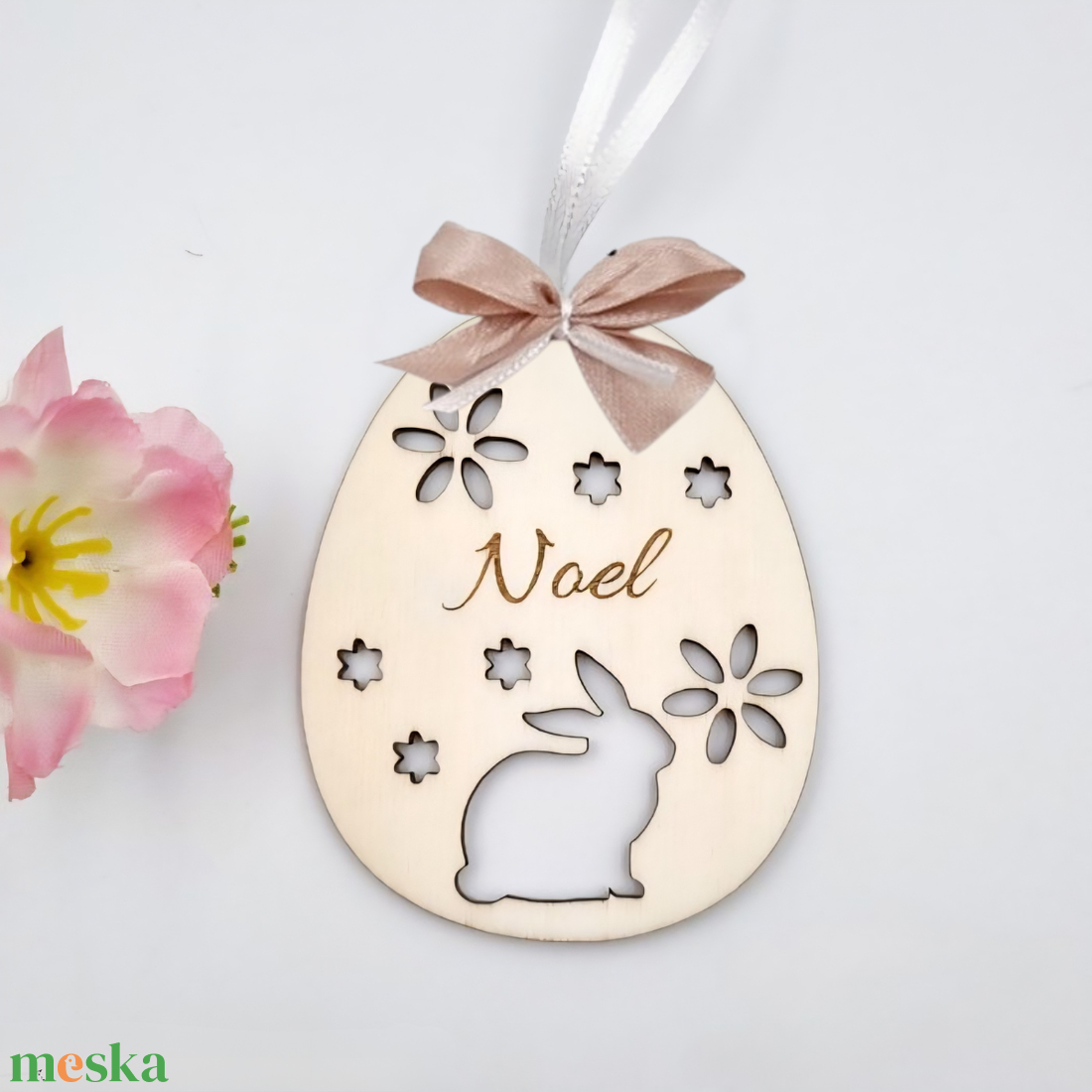 Gravírozott fa húsvéti tojás egyedi névvel. Húsvéti ajándék gyerekeknek. - ünnepi díszek, dekorációk - húsvéti díszek és dekorációk - húsvéti tojás, hímestojás - Meska.hu