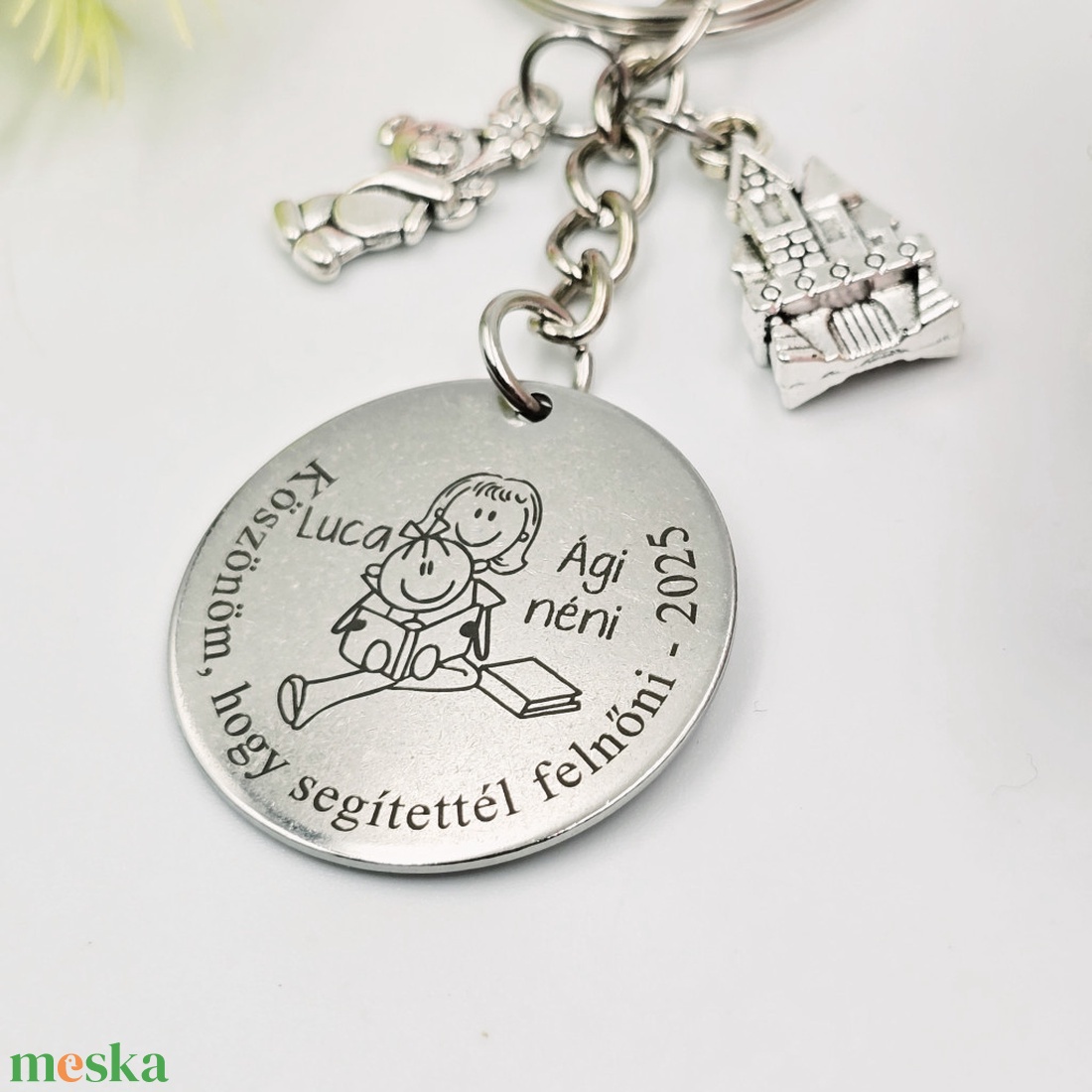 Óvó néninek ajándék pedagógusnapra, tanév végére - Gravírozott grafikás ballagási kulcstartó  2_02. (kislányos minta) - táska & tok - kulcstartó & táskadísz - kulcstartó - Meska.hu