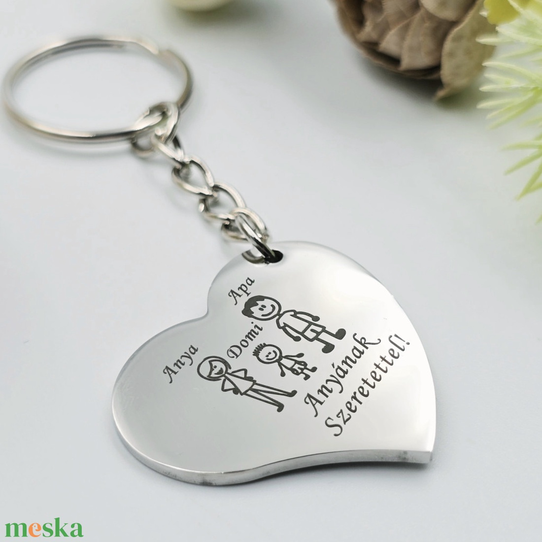 Szeretünk anya! - Szív kulcstartó személyre szabható grafikával. Egyedi ajándék anyának - táska & tok - kulcstartó & táskadísz - kulcstartó - Meska.hu