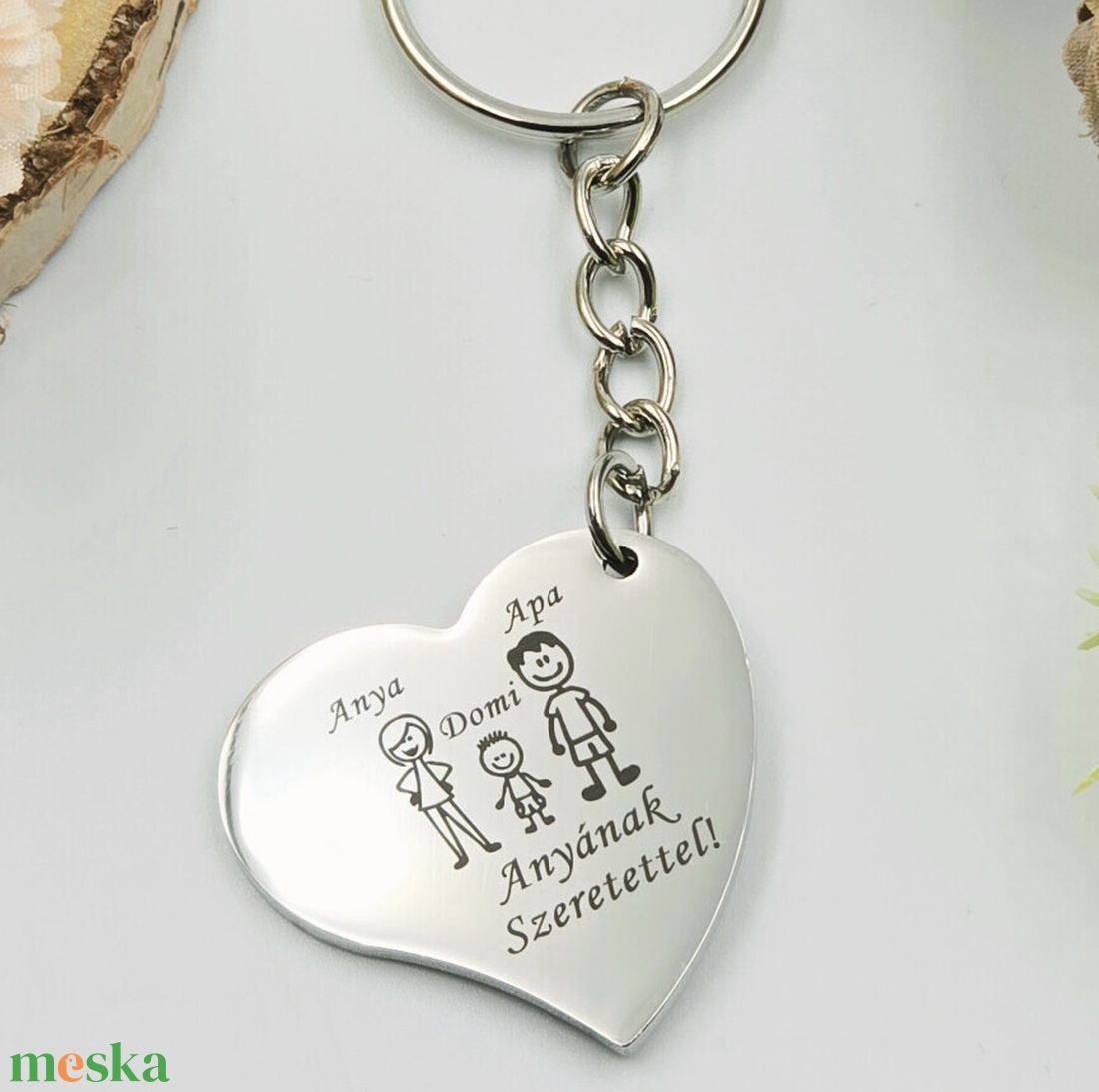 Szeretünk anya! - Szív kulcstartó személyre szabható grafikával. Egyedi ajándék anyának - táska & tok - kulcstartó & táskadísz - kulcstartó - Meska.hu