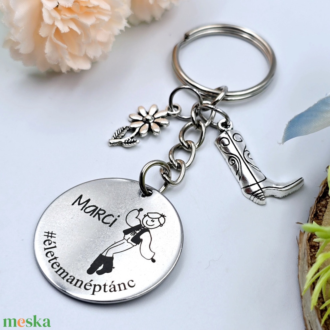 Néptáncosnak ajándék - néptáncos kulcstartó grafikával, egyedi névvel, felirattal - táska & tok - kulcstartó & táskadísz - kulcstartó - Meska.hu