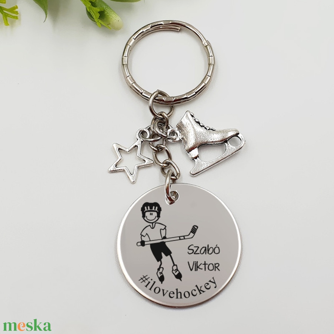 Jégkorongosnak ajándék - hokis kulcstartó grafikával, egyedi névvel, felirattal - táska & tok - kulcstartó & táskadísz - kulcstartó - Meska.hu
