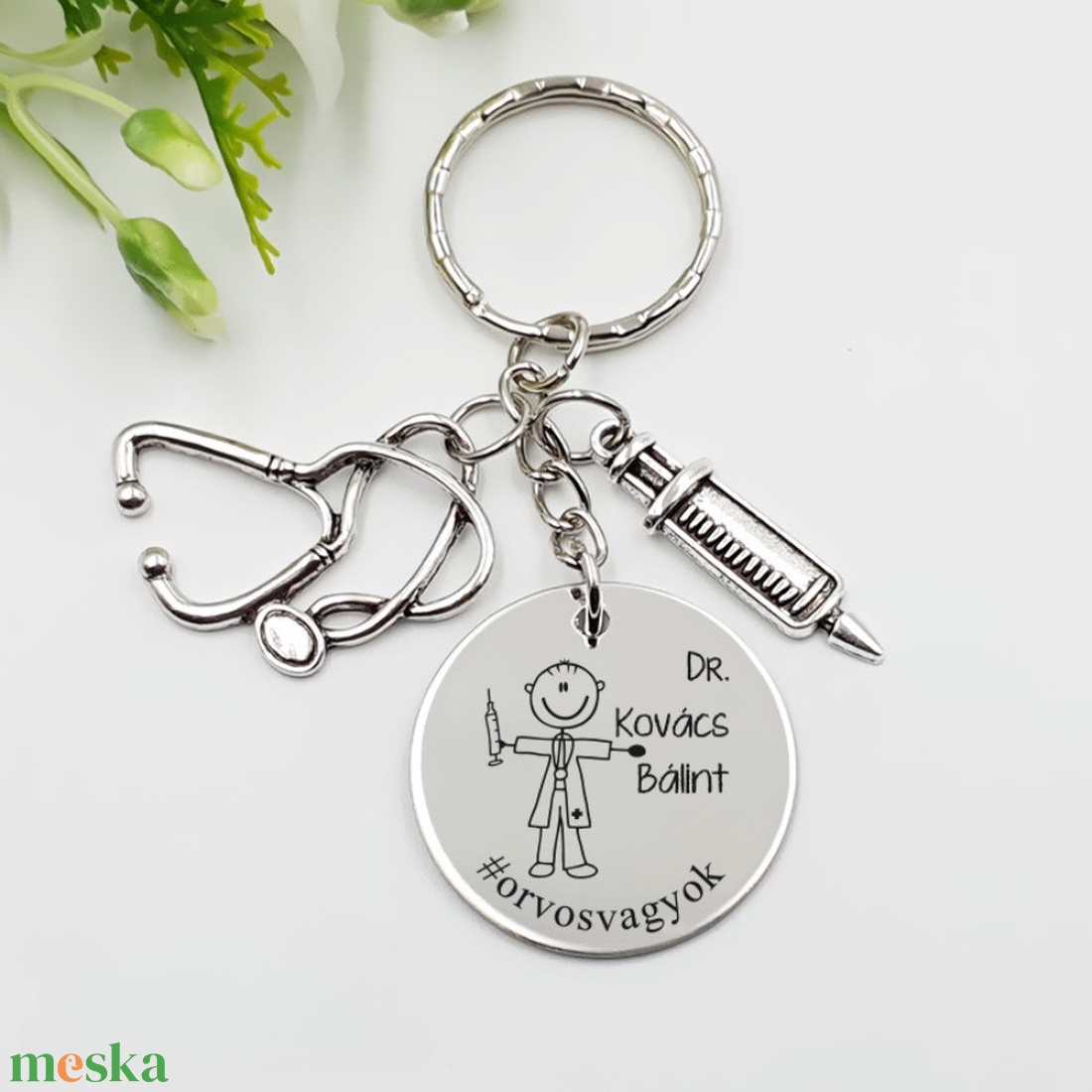 Orvosnak ajándék - doktor kulcstartó grafikával, egyedi névvel, felirattal - táska & tok - kulcstartó & táskadísz - kulcstartó - Meska.hu