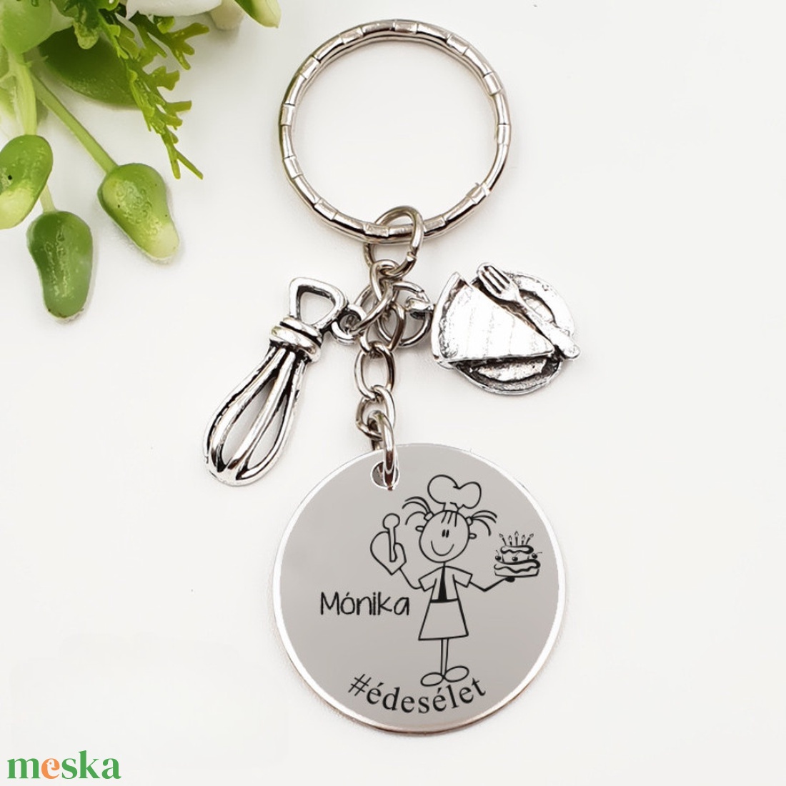 Cukrásznőnek ajándék - cukrásznő kulcstartó grafikával, egyedi névvel, felirattal - táska & tok - kulcstartó & táskadísz - kulcstartó - Meska.hu