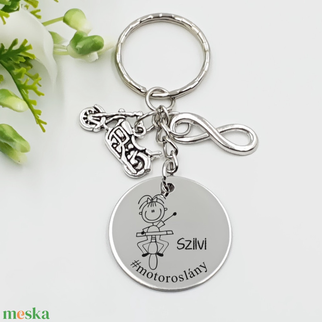Motorosnőnek ajándék - motorosnő kulcstartó grafikával, egyedi névvel, felirattal - táska & tok - kulcstartó & táskadísz - kulcstartó - Meska.hu