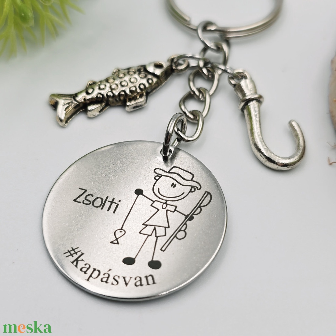 Horgásznak ajándék - horgász kulcstartó grafikával, egyedi névvel, felirattal - táska & tok - kulcstartó & táskadísz - kulcstartó - Meska.hu