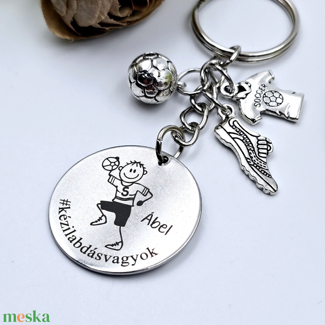 Kézilabdásnak ajándék - kézilabdázó kulcstartó grafikával, egyedi névvel, felirattal - táska & tok - kulcstartó & táskadísz - kulcstartó - Meska.hu