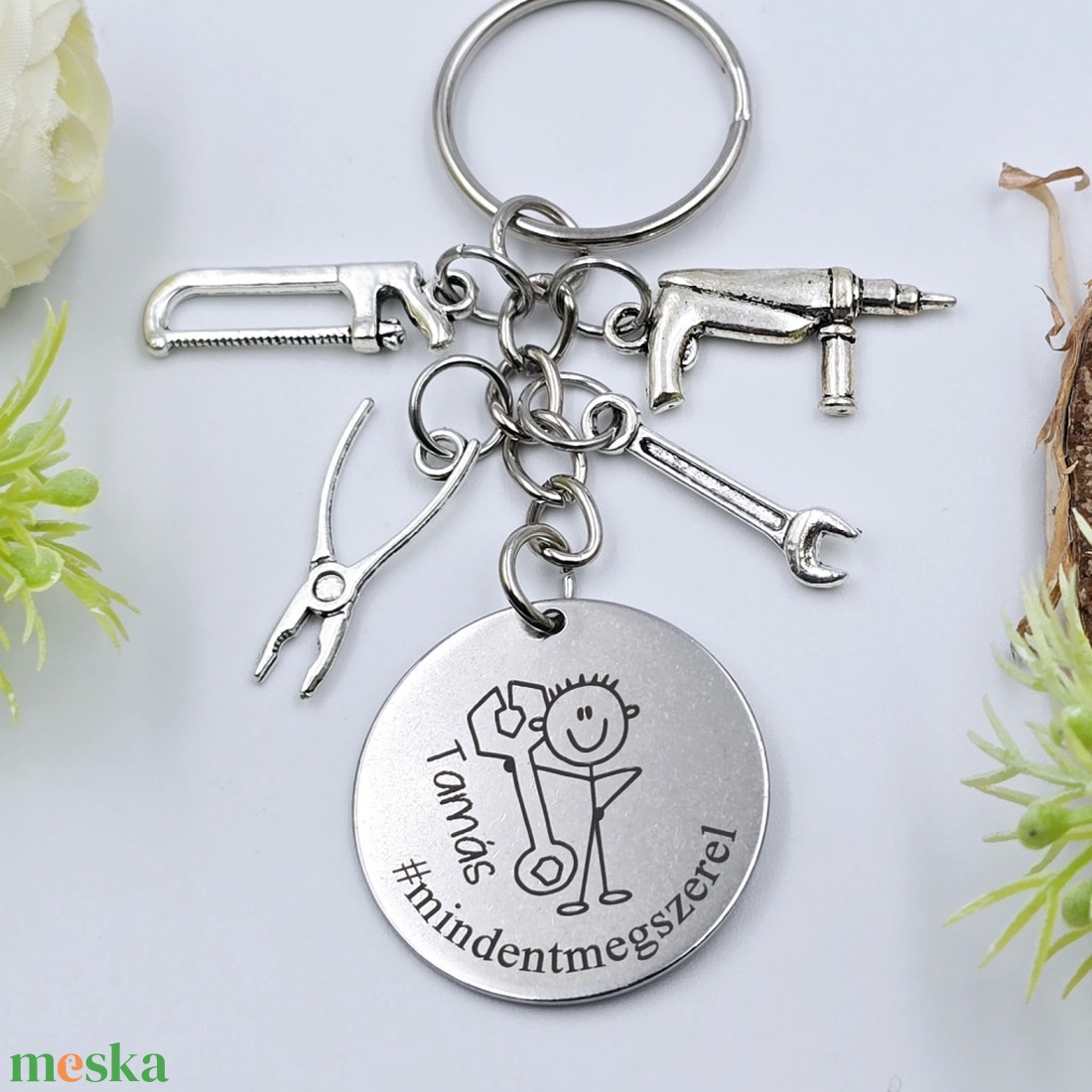 Ezermesternek ajándék - ezermester kulcstartó grafikával, egyedi névvel, felirattal - táska & tok - kulcstartó & táskadísz - kulcstartó - Meska.hu