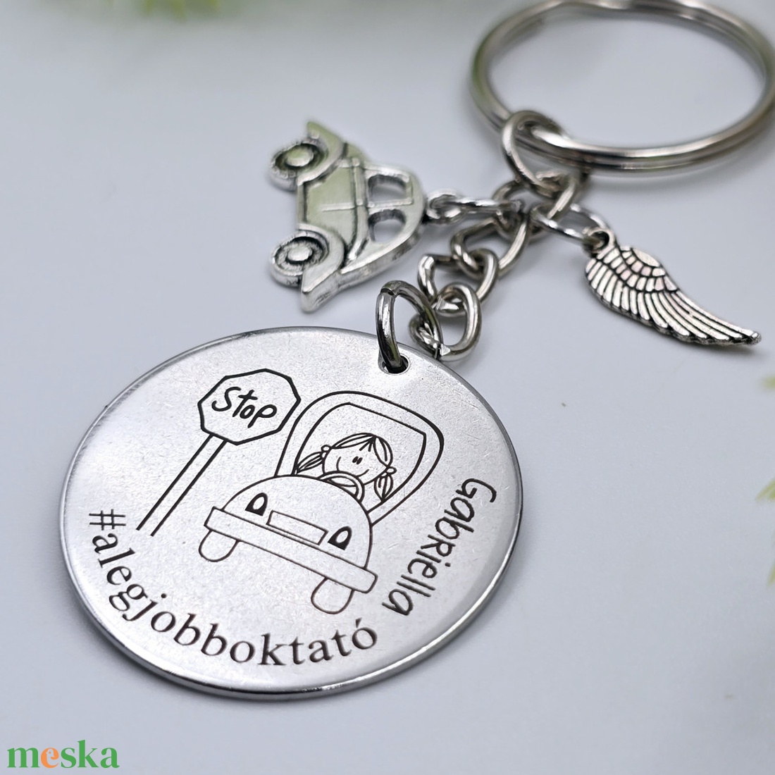 Női sofőrnek, vezetésoktatónak ajándék - női sofőr kulcstartó grafikával, egyedi névvel, felirattal - táska & tok - kulcstartó & táskadísz - kulcstartó - Meska.hu
