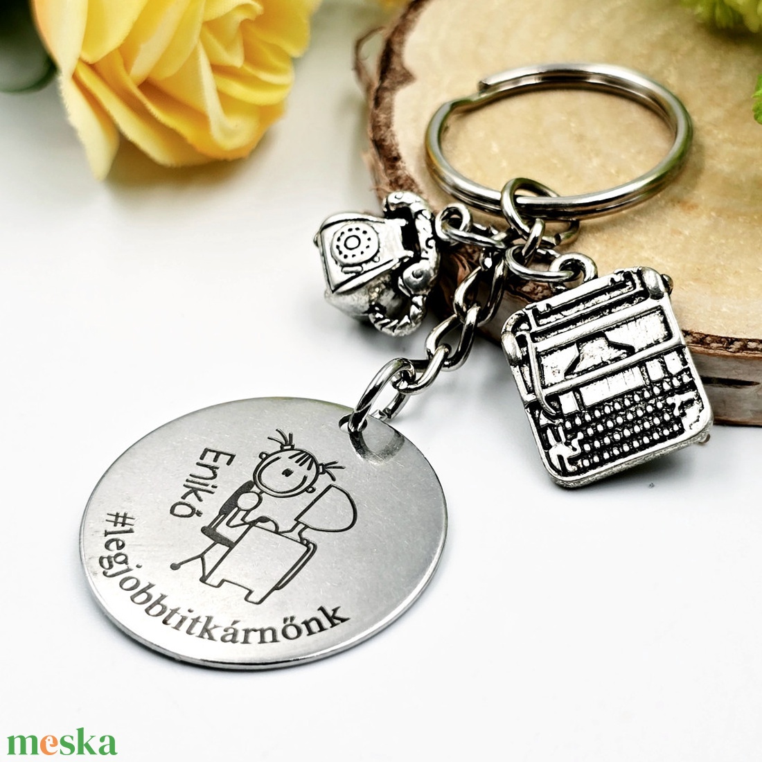 Titkárnőnek ajándék - titkárnő kulcstartó grafikával, egyedi névvel, felirattal - táska & tok - kulcstartó & táskadísz - kulcstartó - Meska.hu