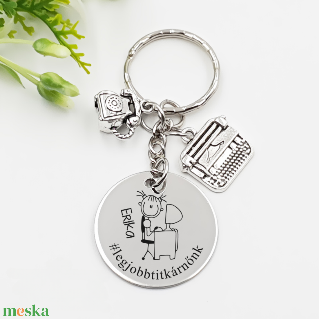 Titkárnőnek ajándék - titkárnő kulcstartó grafikával, egyedi névvel, felirattal - táska & tok - kulcstartó & táskadísz - kulcstartó - Meska.hu