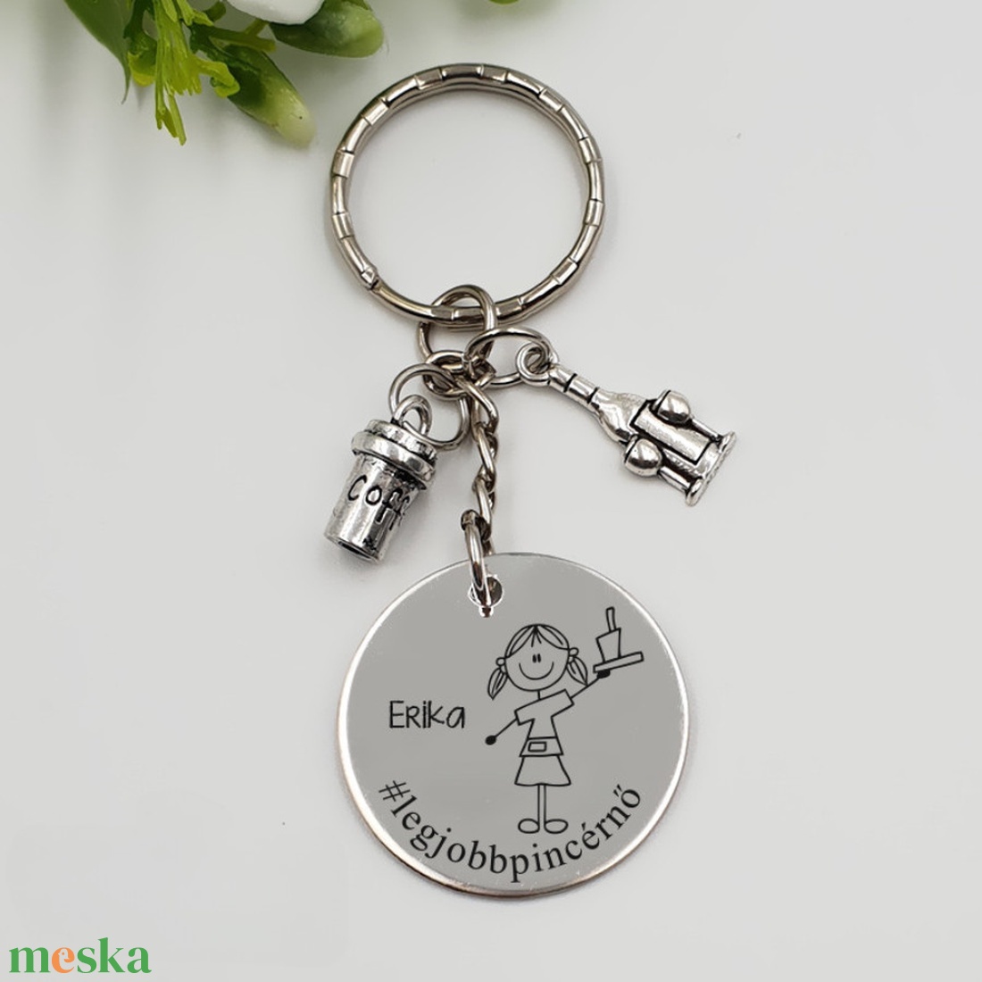 Pincérnőnek ajándék - pincérnő kulcstartó grafikával, egyedi névvel, felirattal - táska & tok - kulcstartó & táskadísz - kulcstartó - Meska.hu