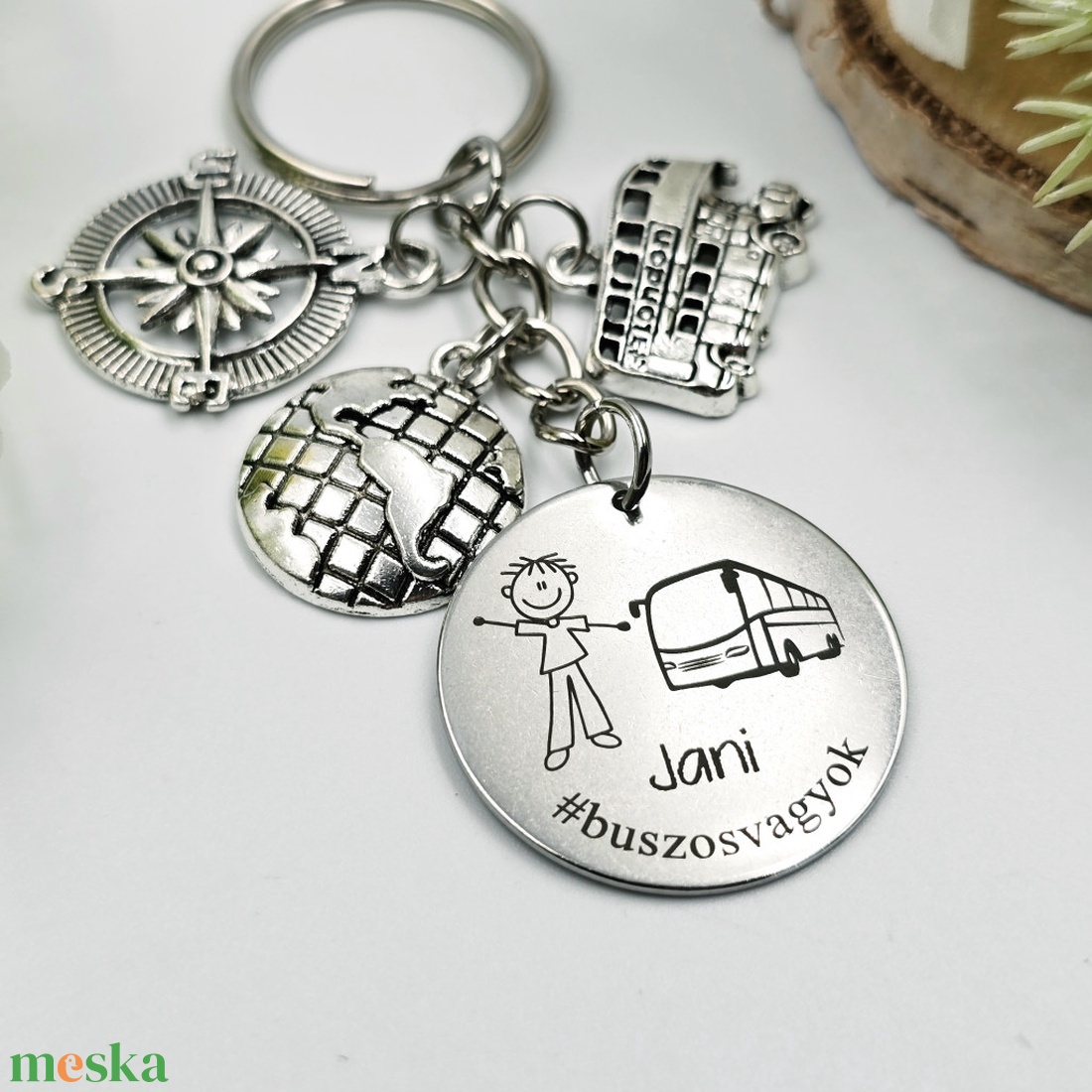 Buszsofőrnek ajándék - buszsofőr kulcstartó grafikával, egyedi névvel, felirattal - táska & tok - kulcstartó & táskadísz - kulcstartó - Meska.hu