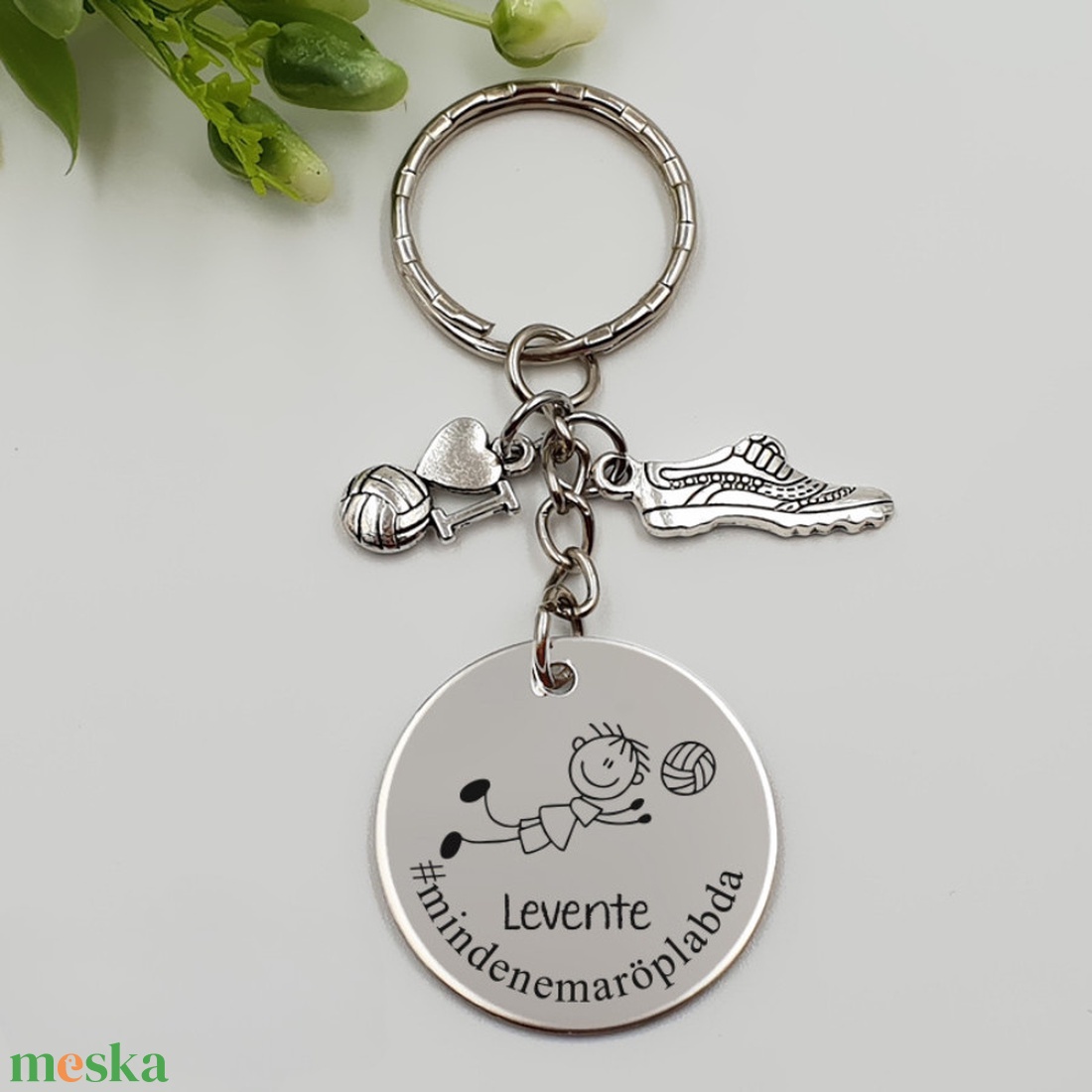 Röplabdásnak ajándék - férfi röplabdás kulcstartó grafikával, egyedi névvel, felirattal - táska & tok - kulcstartó & táskadísz - kulcstartó - Meska.hu