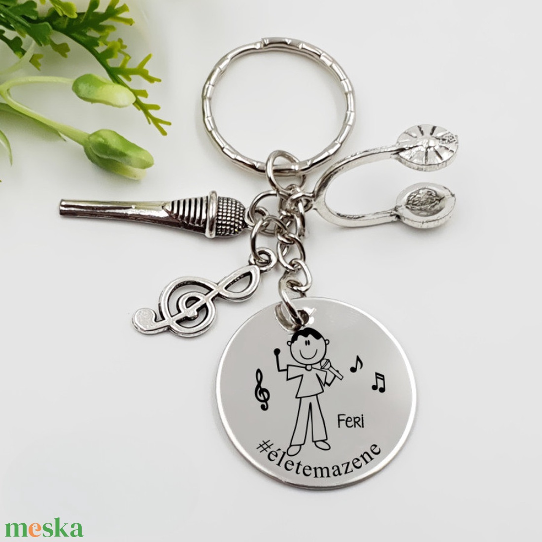 Énekesnek ajándék - énekes kulcstartó grafikával, egyedi névvel, felirattal - táska & tok - kulcstartó & táskadísz - kulcstartó - Meska.hu