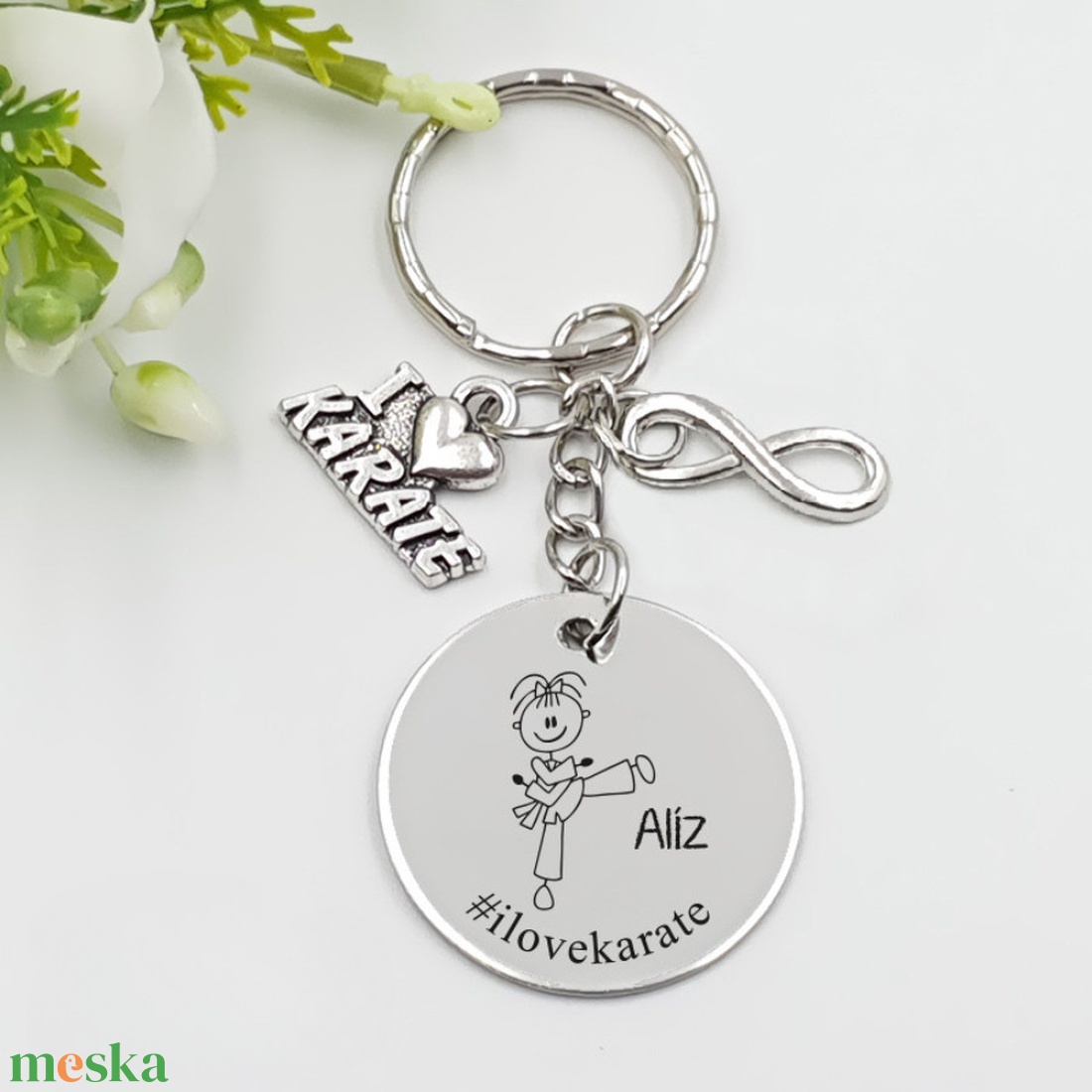 Karatésnak ajándék - karatésnő kulcstartó grafikával, egyedi névvel, felirattal - táska & tok - kulcstartó & táskadísz - kulcstartó - Meska.hu