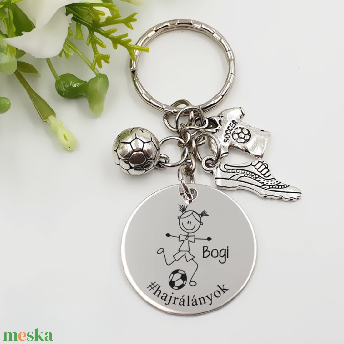 Focista nőnek ajándék - focista kulcstartó grafikával, egyedi névvel, felirattal - táska & tok - kulcstartó & táskadísz - kulcstartó - Meska.hu