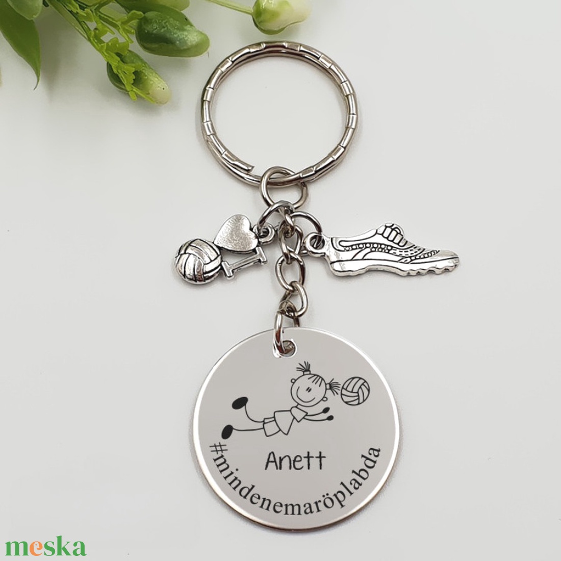 Röplabdásnak ajándék - női röplabdás kulcstartó grafikával, egyedi névvel, felirattal - táska & tok - kulcstartó & táskadísz - kulcstartó - Meska.hu