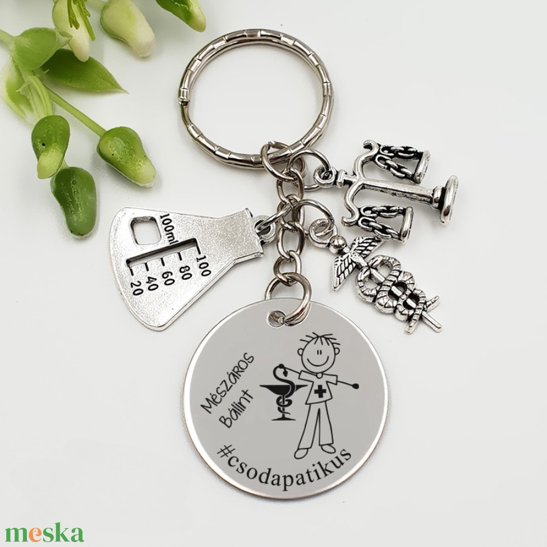 Patikusnak ajándék - gyógyszerész kulcstartó grafikával, egyedi névvel, felirattal - táska & tok - kulcstartó & táskadísz - kulcstartó - Meska.hu