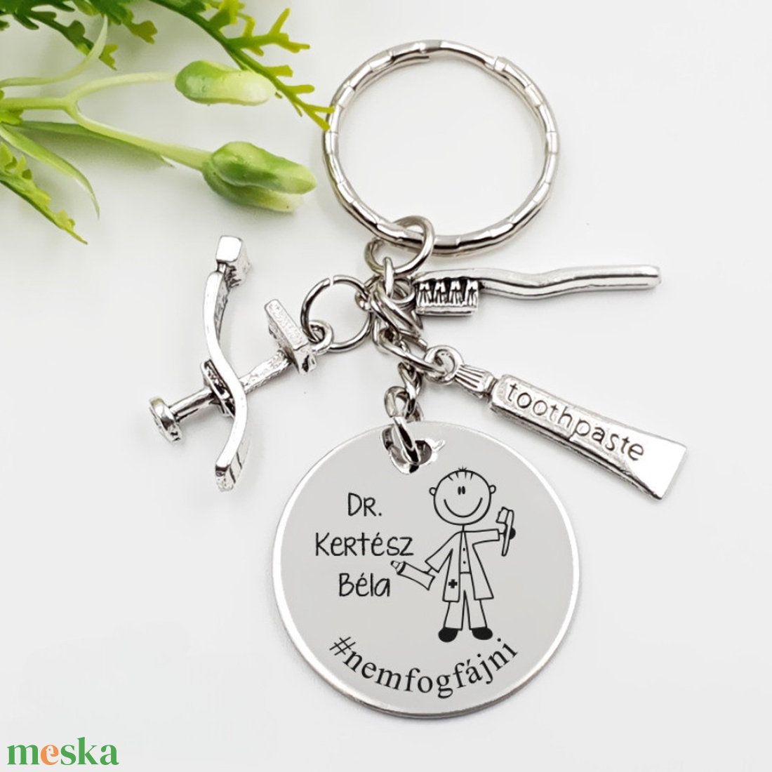 Fogorvosnak ajándék - fogorvos kulcstartó grafikával, egyedi névvel, felirattal - táska & tok - kulcstartó & táskadísz - kulcstartó - Meska.hu