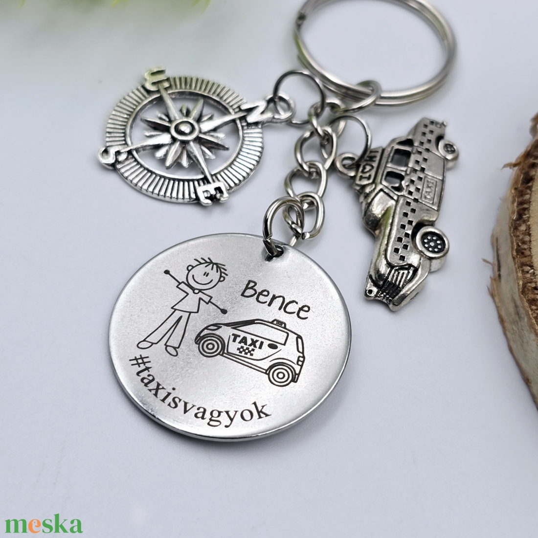 Taxisnak ajándék - taxis kulcstartó grafikával, egyedi névvel, felirattal - táska & tok - kulcstartó & táskadísz - kulcstartó - Meska.hu