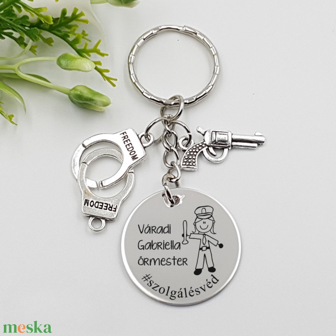 Rendőrnőnek ajándék - rendőrnő kulcstartó grafikával, egyedi névvel, felirattal - táska & tok - kulcstartó & táskadísz - kulcstartó - Meska.hu