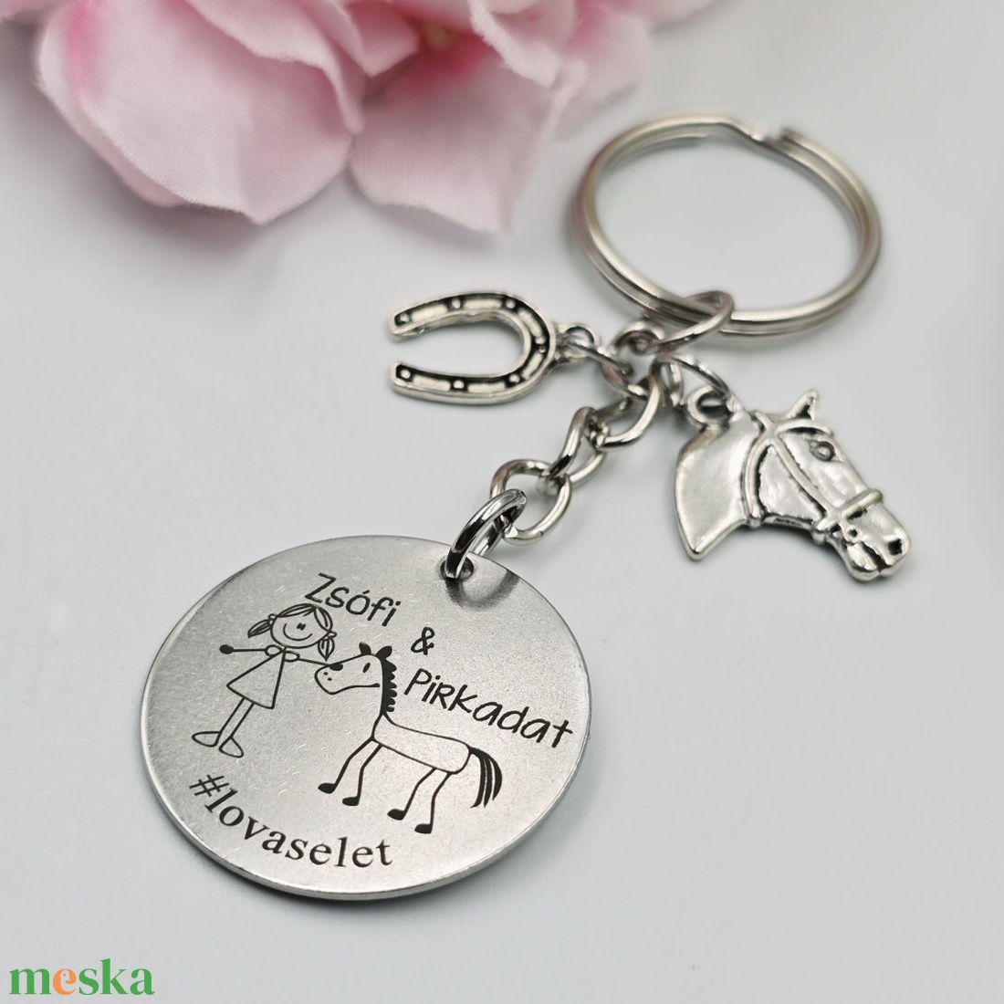 Lovasoknak ajándék - lovaslány kulcstartó grafikával, egyedi névvel, felirattal - táska & tok - kulcstartó & táskadísz - kulcstartó - Meska.hu