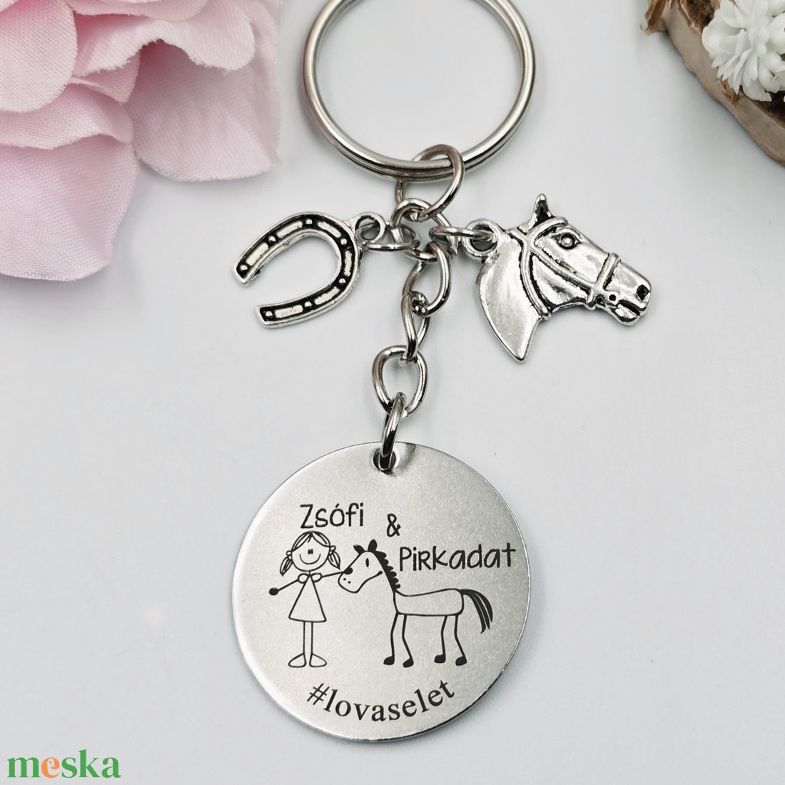 Lovasoknak ajándék - lovaslány kulcstartó grafikával, egyedi névvel, felirattal - táska & tok - kulcstartó & táskadísz - kulcstartó - Meska.hu