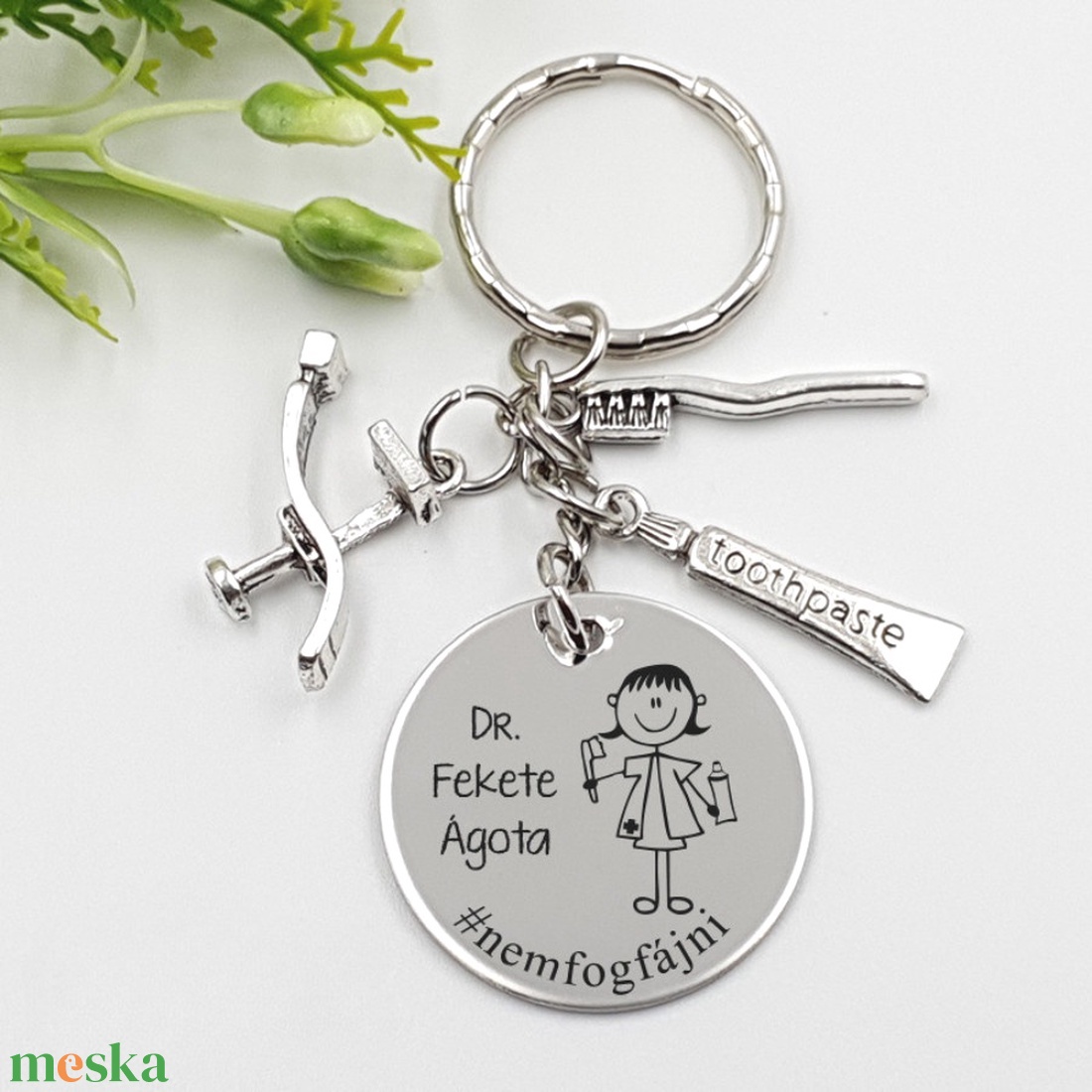Fogorvosnőnek ajándék - fogorvosnő kulcstartó grafikával, egyedi névvel, felirattal - táska & tok - kulcstartó & táskadísz - kulcstartó - Meska.hu