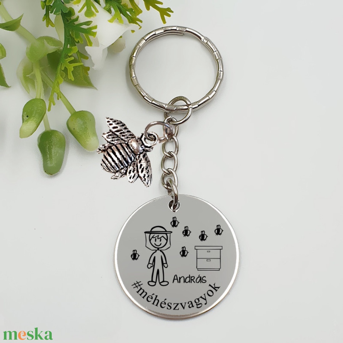 Méhésznek ajándék - méhész kulcstartó grafikával, egyedi névvel, felirattal - táska & tok - kulcstartó & táskadísz - kulcstartó - Meska.hu
