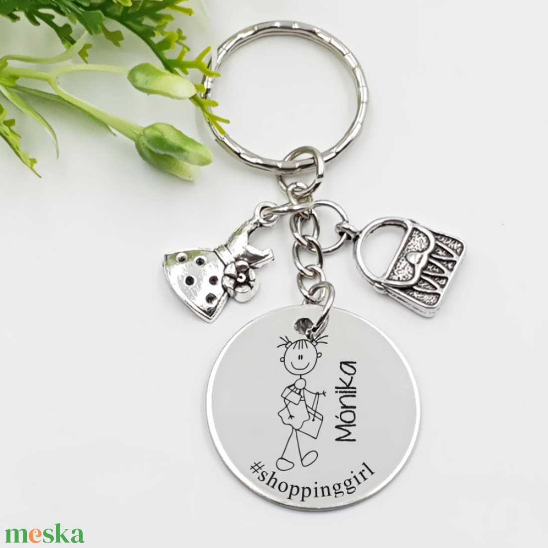 Divatrajongónak ajándék - divatrajongó női kulcstartó grafikával, egyedi névvel, felirattal - táska & tok - kulcstartó & táskadísz - kulcstartó - Meska.hu