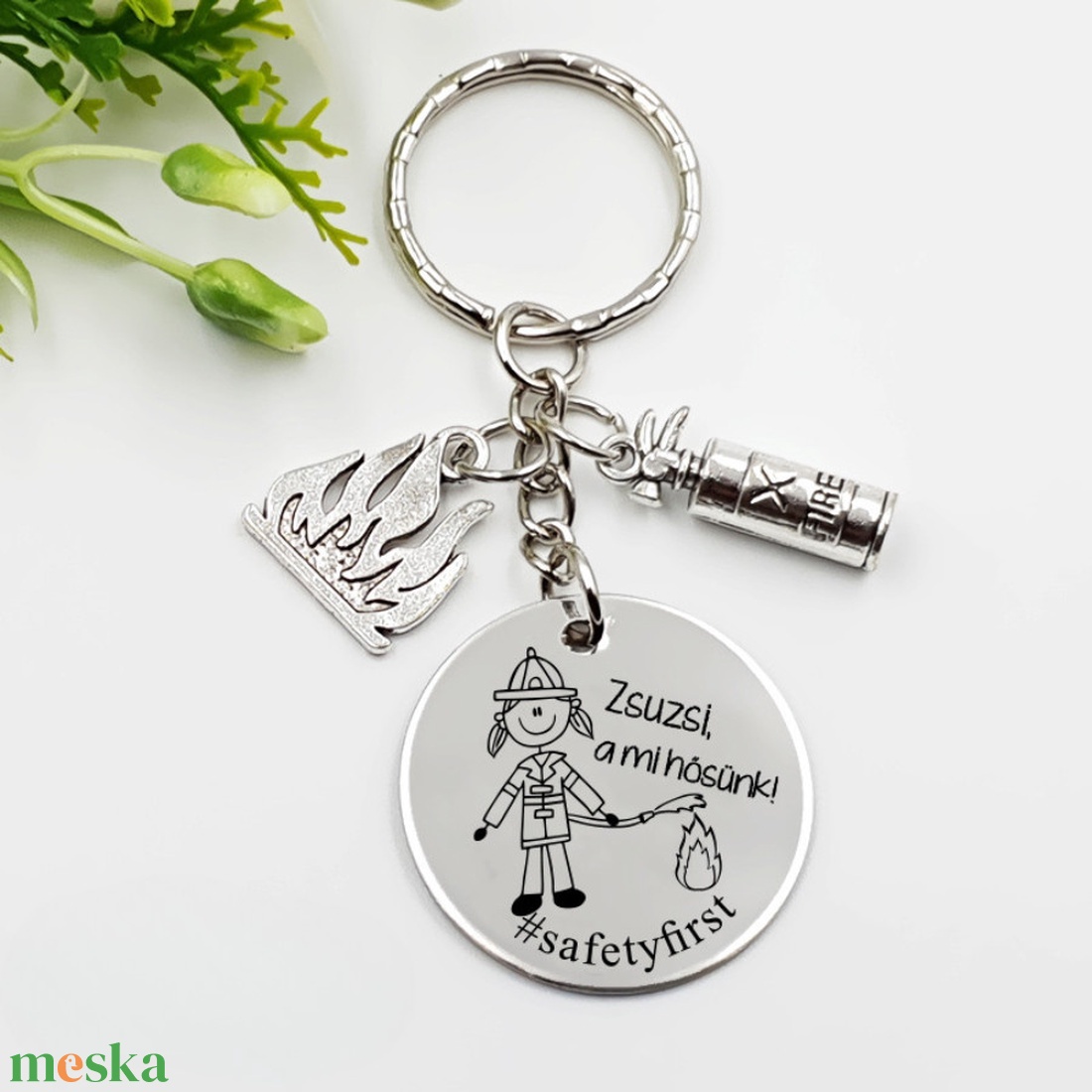 Tűzoltónak ajándék - tűzoltónő kulcstartó grafikával, egyedi névvel, felirattal - táska & tok - kulcstartó & táskadísz - kulcstartó - Meska.hu