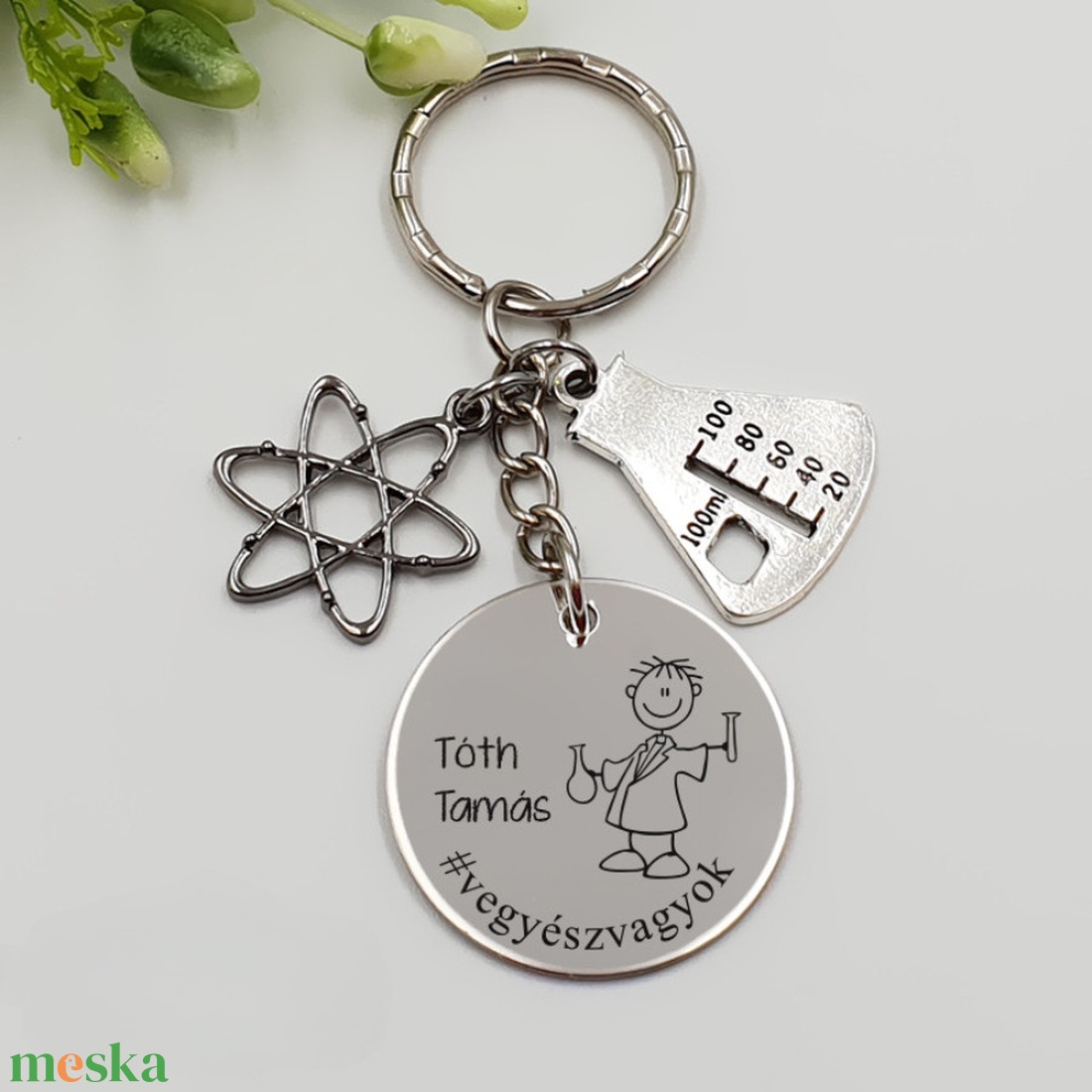 Vegyésznek ajándék - vegyész kulcstartó grafikával, egyedi névvel, felirattal - táska & tok - kulcstartó & táskadísz - kulcstartó - Meska.hu