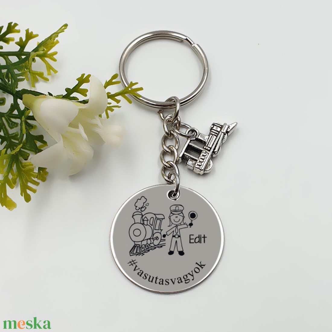 Vasutasnak ajándék - vasutasnő kulcstartó grafikával, egyedi névvel, felirattal - táska & tok - kulcstartó & táskadísz - kulcstartó - Meska.hu