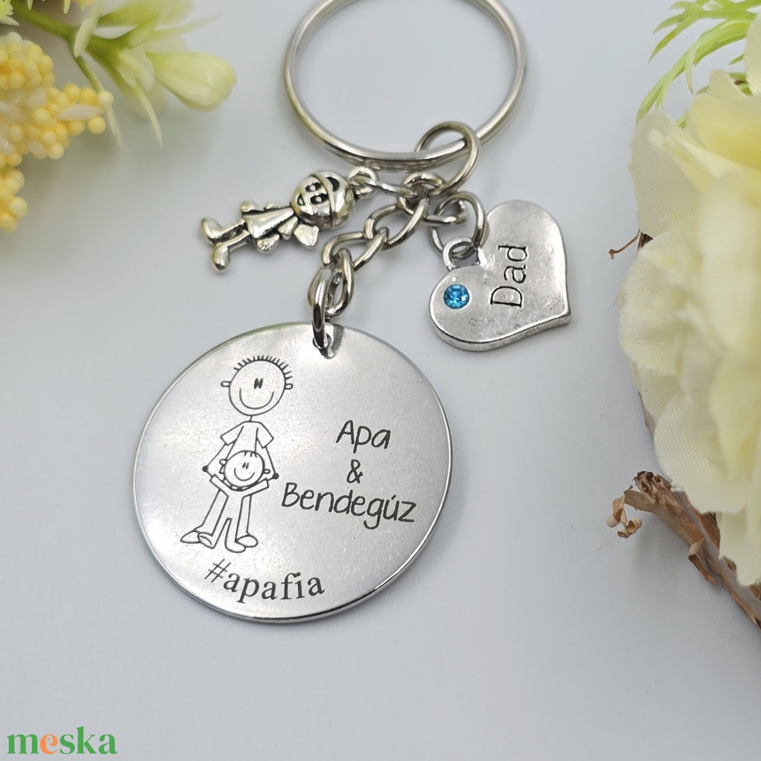 Apának ajándék - Apa-fia kulcstartó grafikával, egyedi névvel, felirattal  - táska & tok - kulcstartó & táskadísz - kulcstartó - Meska.hu