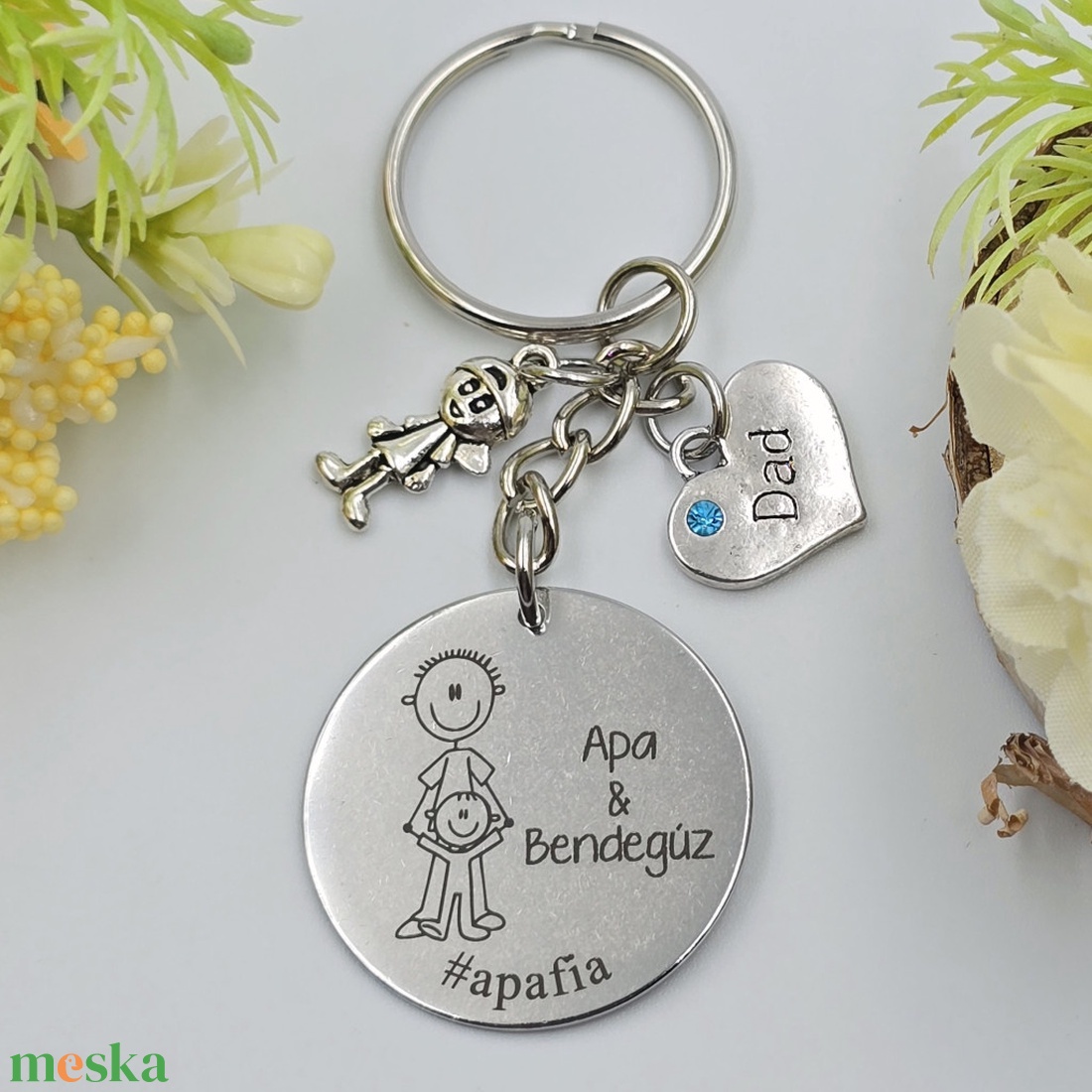 Apának ajándék - Apa-fia kulcstartó grafikával, egyedi névvel, felirattal  - táska & tok - kulcstartó & táskadísz - kulcstartó - Meska.hu