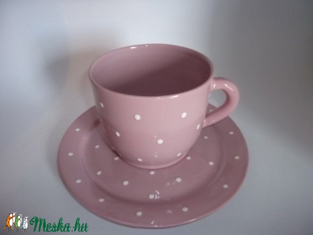 Rózsaszín-fehér pöttyös bögre tányérral és kiskanállal -  - Meska.hu