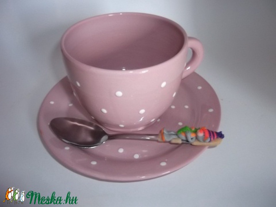 Rózsaszín-fehér pöttyös bögre tányérral és kiskanállal -  - Meska.hu
