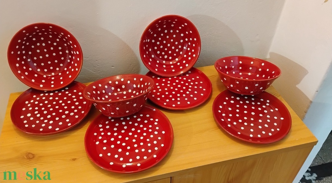 Piros pöttyös tányér szett, 8 darabos - otthon & életmód - konyhafelszerelés, tálalás - tálalás - tányér & étkészlet - Meska.hu