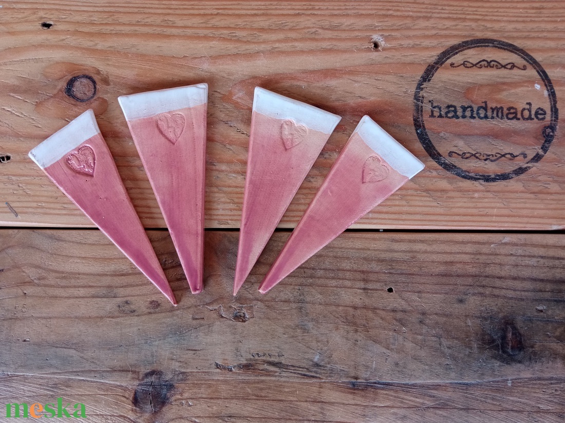 Írható növényjelölő szívecskés mintával, mályva színű mázzal - otthon & életmód - ház & kert - növény & veteményes - Meska.hu